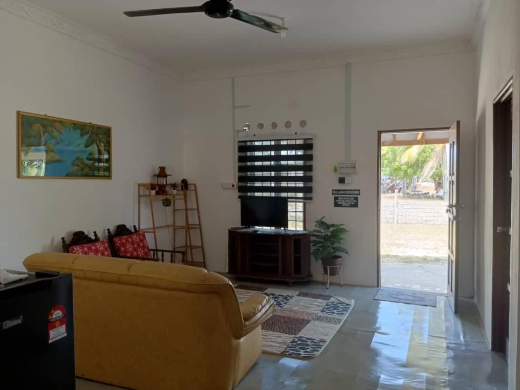Homestay Lembah Tambunan Kampong Nail Exterior photo